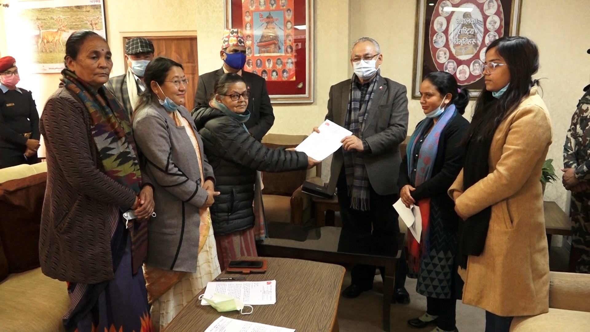राष्ट्रपतिको चरित्रहत्या गरेको भन्दै रामकुमारी झाँक्रीमाथि कारबाही माग